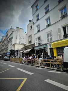 Pop-up seating area on Rue des Batignolles