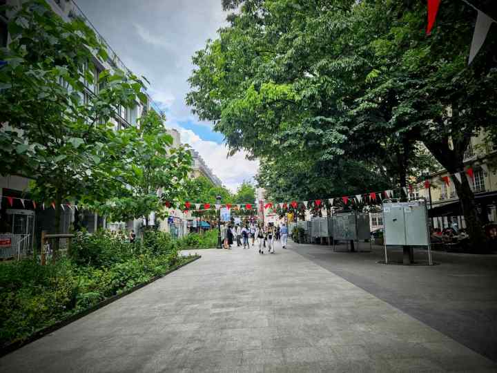Small park on Rue des Batignolles