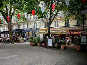 Outdoor dining on Rue des Batignolles