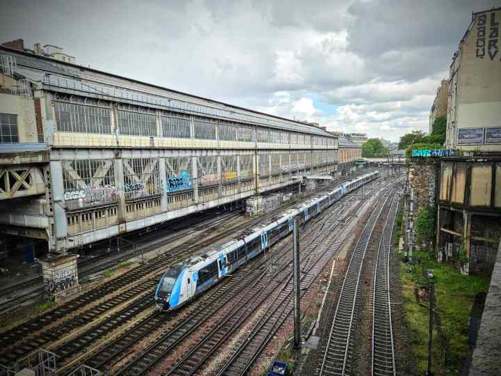 Train and railway tracks to Gare Saint-Lazare