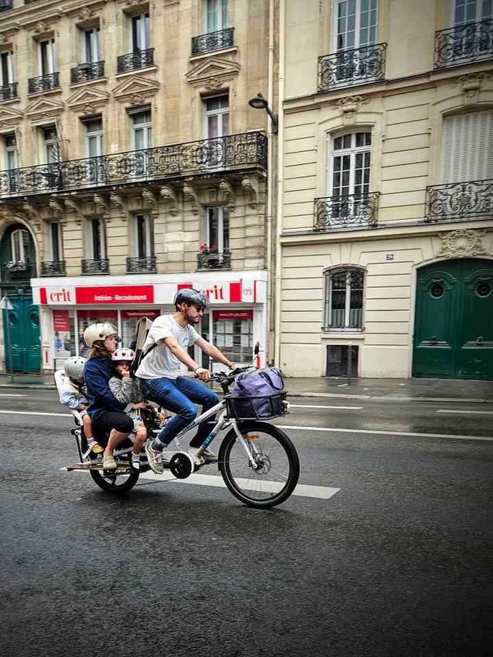 Family travelling on a cargo bike