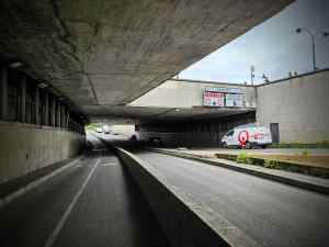 Protected bidirectional cycle lane on Quai des Tuileries