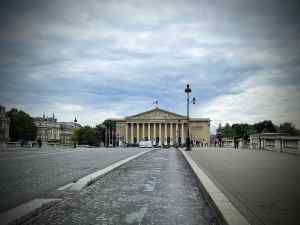 Crossing Pont de la Concorde in a kerb-protected cycle lane