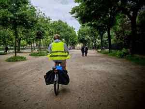 Riding along Allee Thomy-Thierry