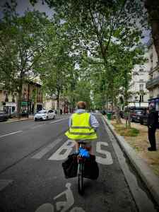 In the bus lane on Avenue de la Motte-Picquet