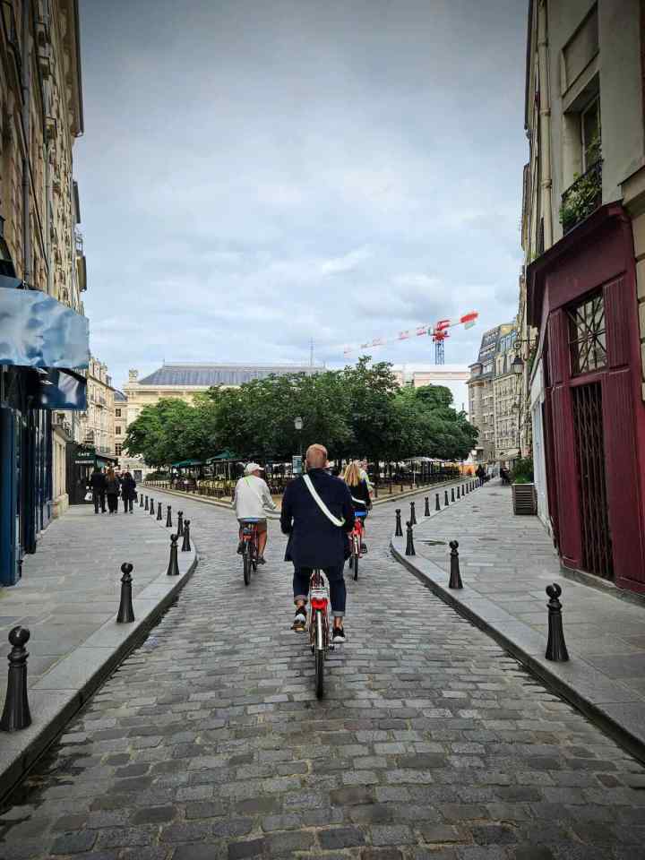 Riding into Place Dauphine