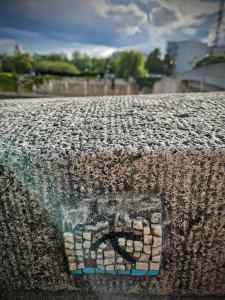 Mosaic on Pont Saint-Louis