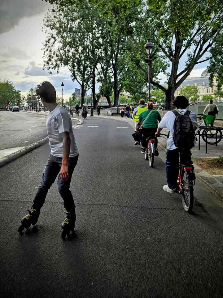 Space for inline skating on Quai de Conti