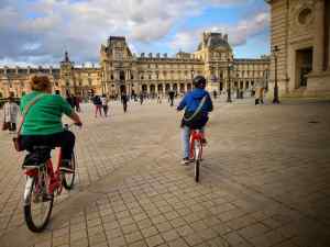 Arriving in Place du Carrousel