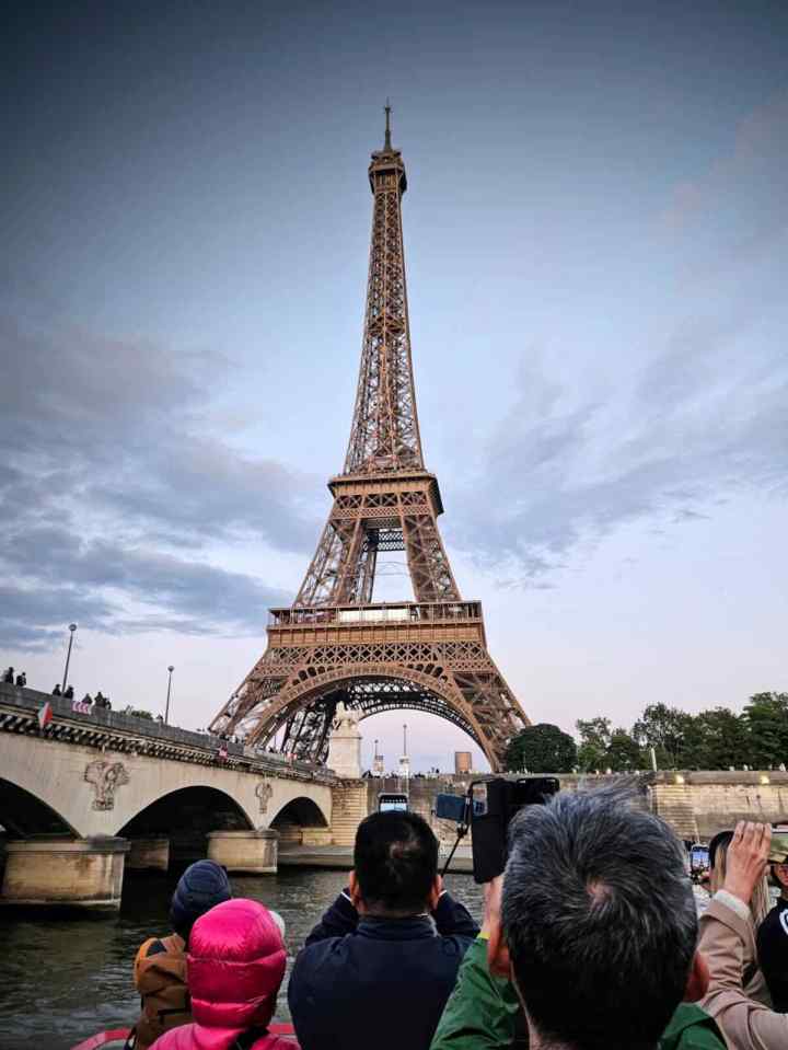 Taking photos of the Eiffel Tower