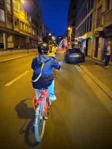Riding along Rue Desaix
