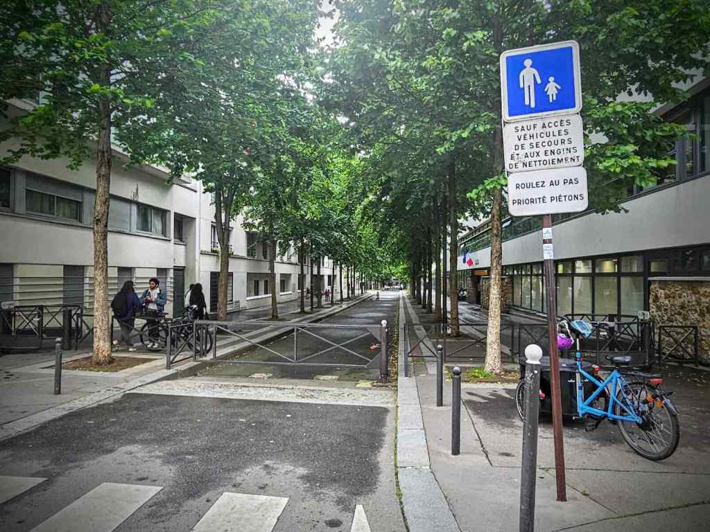 Filtered Cours du Septième-Art, with priority for pedestrians