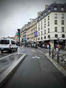 Navigating round Place de Clichy