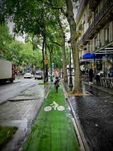 Narrow cycle path on Boulevard de Magenta
