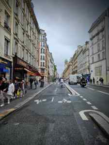 Kerb-protected cycle lane on Rue Saint-Jacques