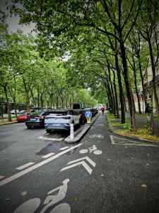 Kerb-protected cycle lane on Boulevard Saint-Jacques