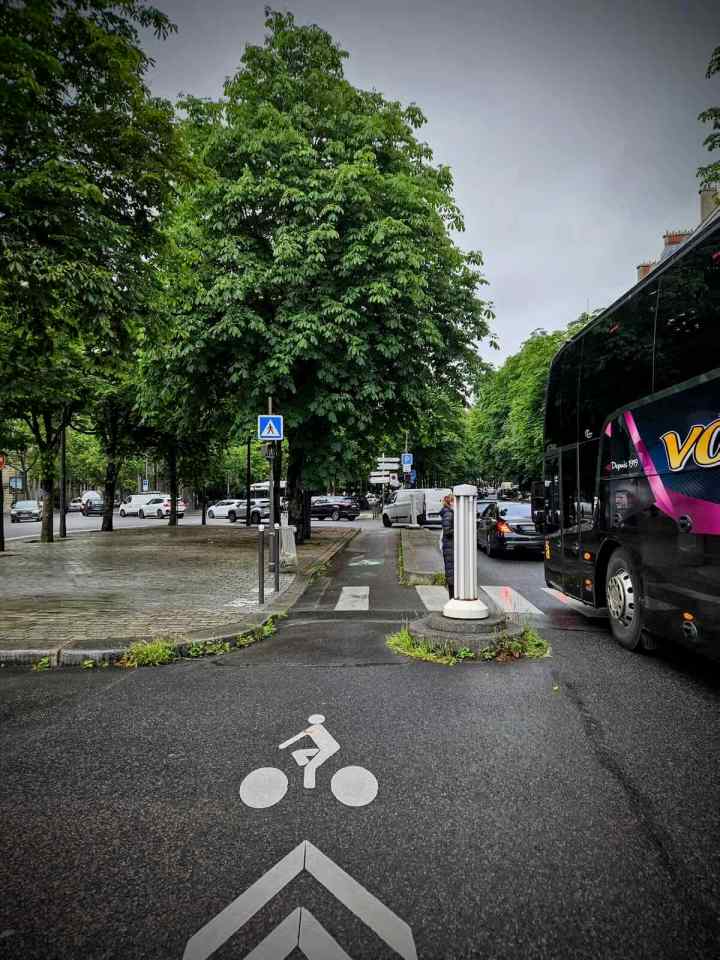 Kerb-protected cycle lane on Avenue Henri Martin