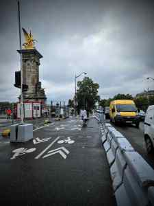 Pop-up cycle lane on Quai d'Orsay
