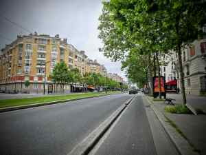 Kerb-protected cycle lane on Boulevard Ney