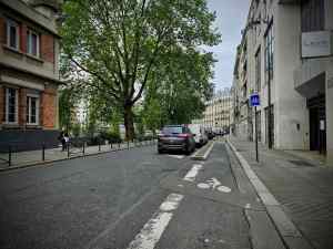 Kerb-protected cycle lane on Quai de Valmy