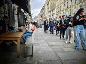 Queue outside Boulangerie Du Pain et Des Idées