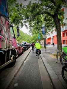 Kerb-protected cycle lane on Boulevard de Belleville