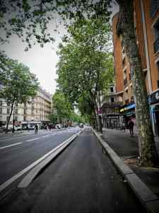 Kerb-protected cycle lane on Boulevard Ornano
