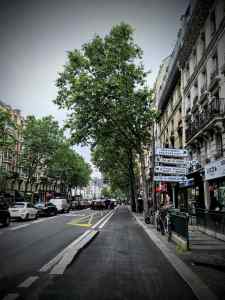 Kerb-protected cycle lane on Boulevard Ornano
