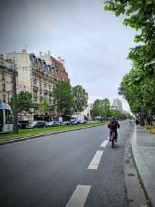 Painted lane on Boulevard Ney