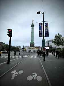 Cycle lanes on the approach to Place de la Bastille