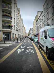 Narrow bidirectional cycle lanes on Rue de Charenton