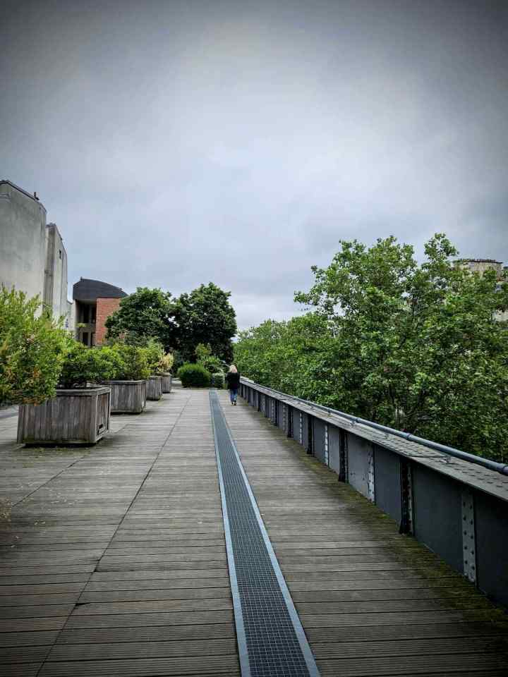 Large decked area with planters