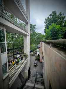 Steps down to Avenue Daumesnil