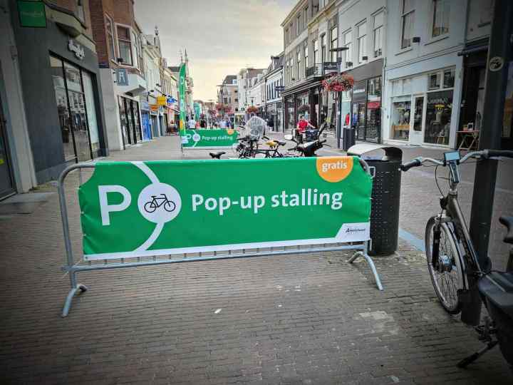 Pop-up cycle parking on Langestraat