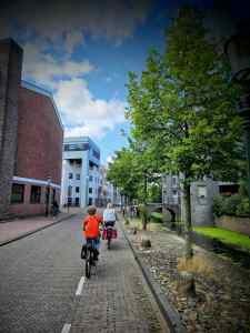 Riding next to the canal on Westsingel