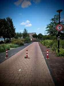 Paved cycle path Eemlaan, going to the River Eem