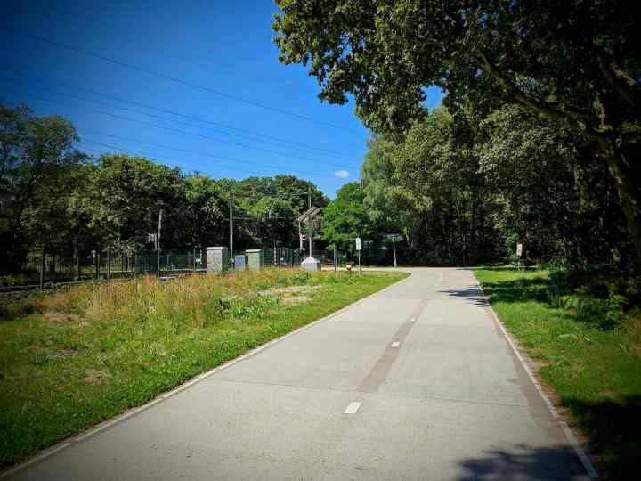 Concrete path on De Beaufortlaan