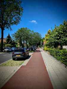 Cycle path on Leyenseweg