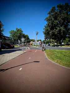 Approaching the roundabout on Van Esveldstraat