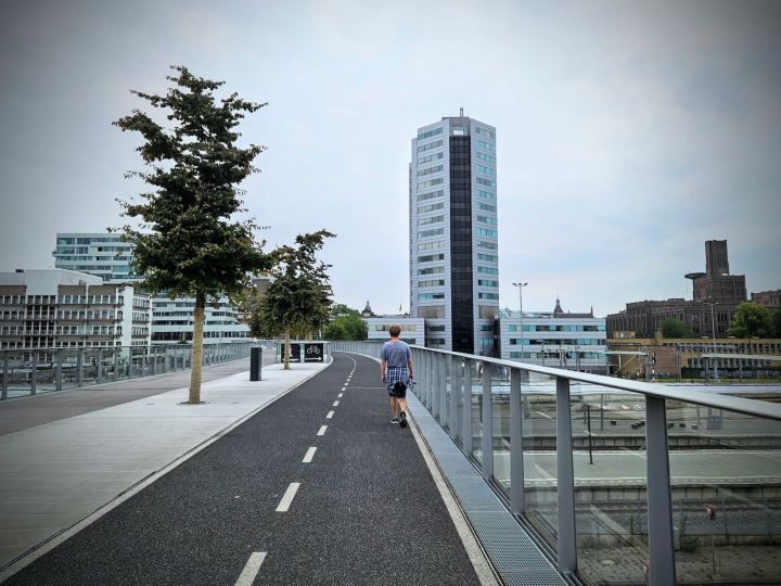 Moreelsebrug bridge over the railway tracks