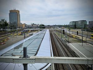 Looking out along the railway tracks from Moreelsebrug bridge