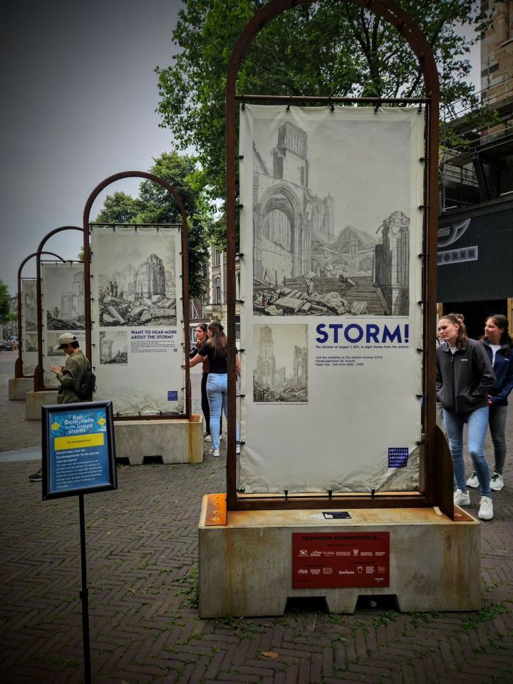 Information boards for the storm