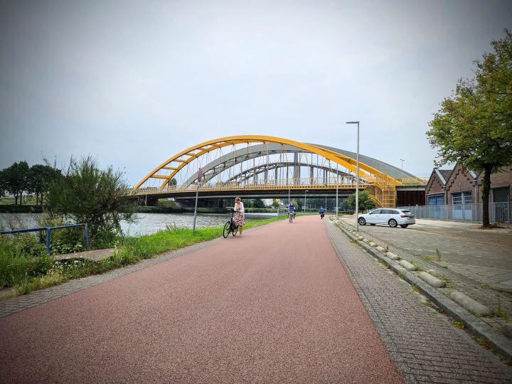 View of the Hogeweidebrug and Vleutense bridges from Keulsekade
