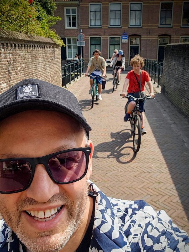 Riding along Weeshuisgang