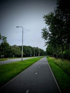 Smooth asphalt bidirectional cycle path on N441 Katwijkseweg