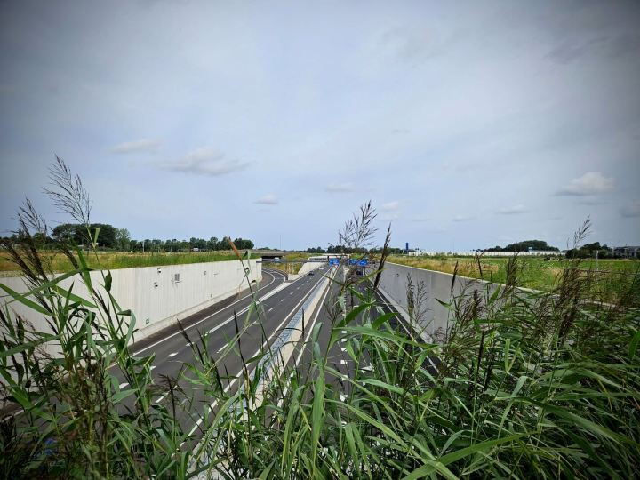 Looking down on the N434