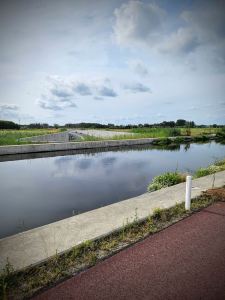 Looking across the Veenwatering canal and N434