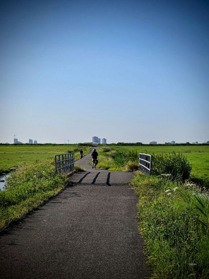 Riding along Fietspad 90