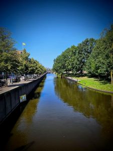 View down Prinsessegracht canal