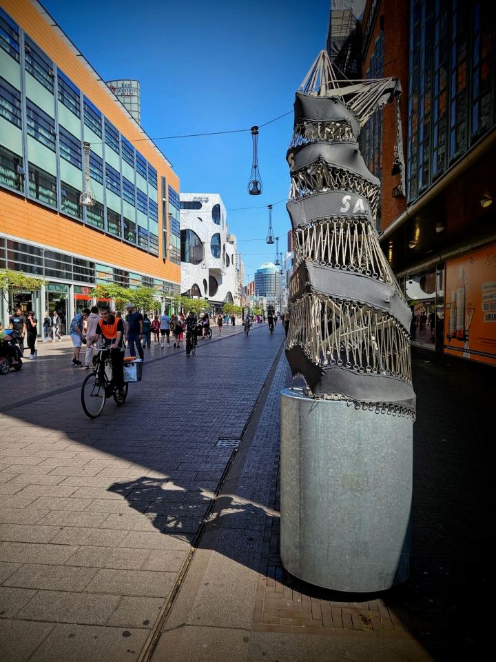 Sculpture on Grote Marktstraat